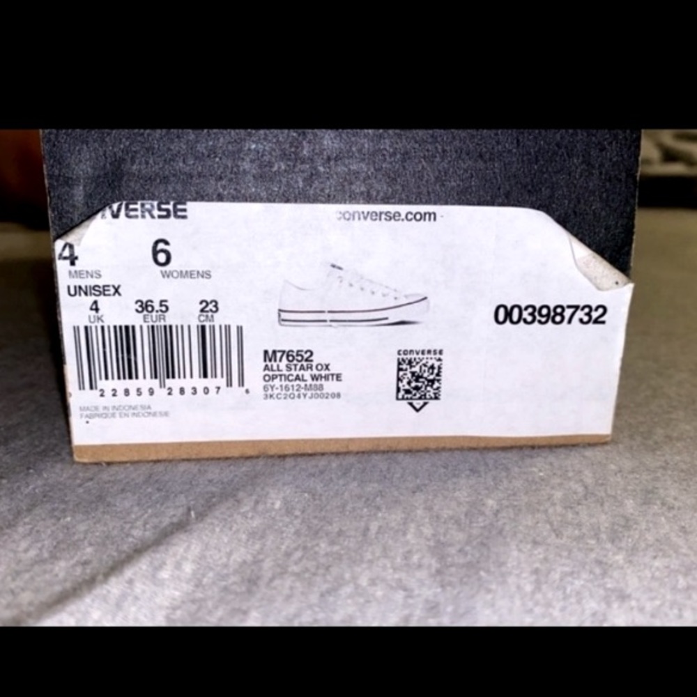 Converse - Picture 2 of 2